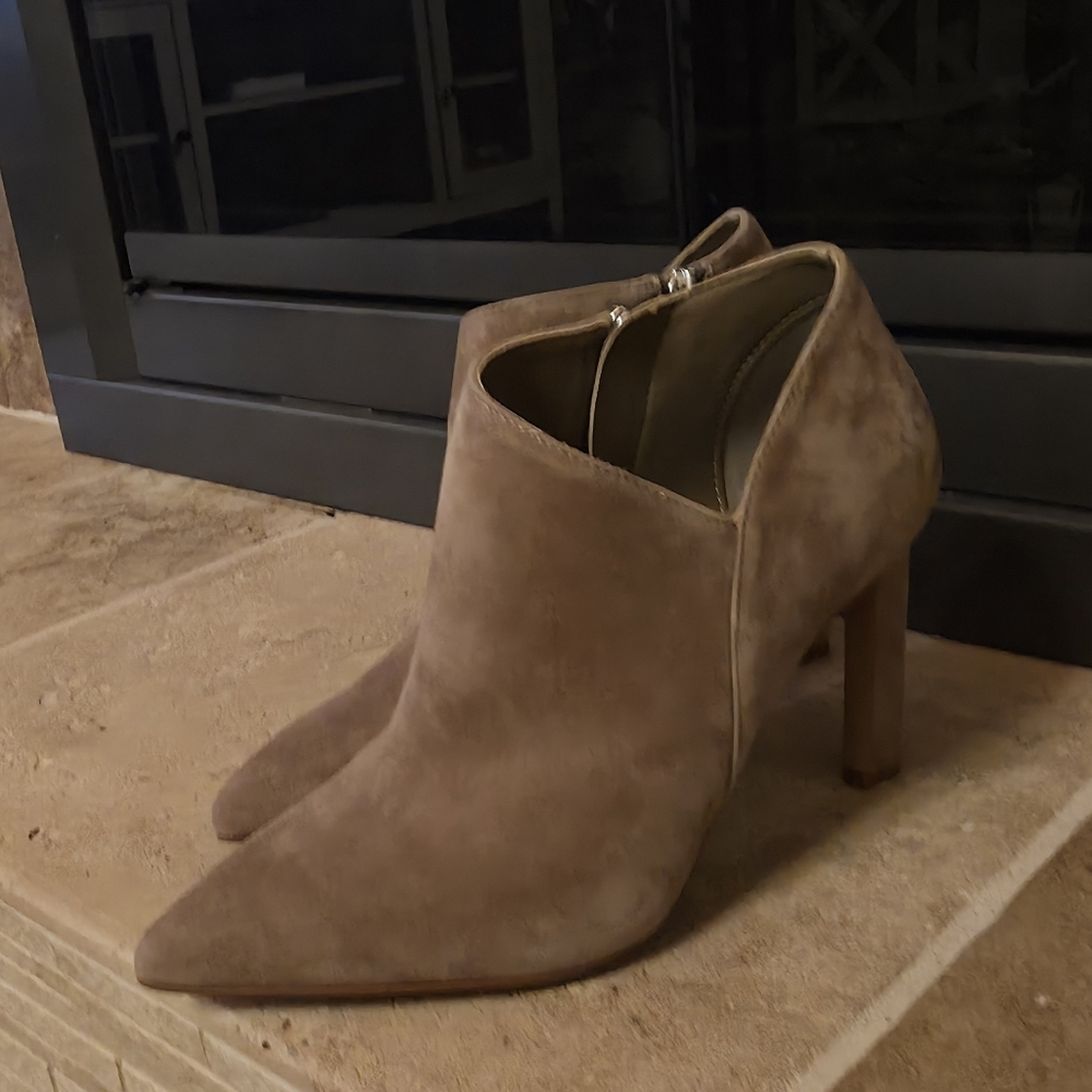Vince Camuto Suede Tan Heeled Ankle Boots 7M NWOT